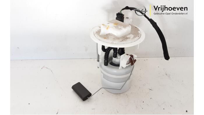 Electric fuel pump from a Opel Corsa F (UB/UH/UP) 1.2 12V 75 2022