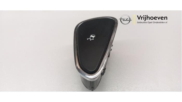 Interruptor ESP de un Opel Corsa E 1.6 OPC Turbo 16V 2015