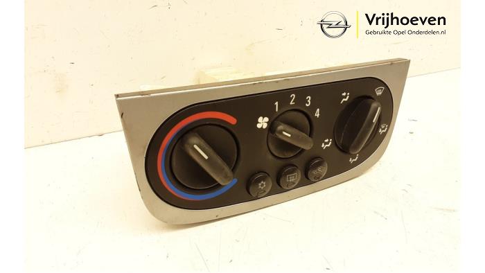 Heater control panel from a Opel Tigra Twin Top 1.4 16V 2008