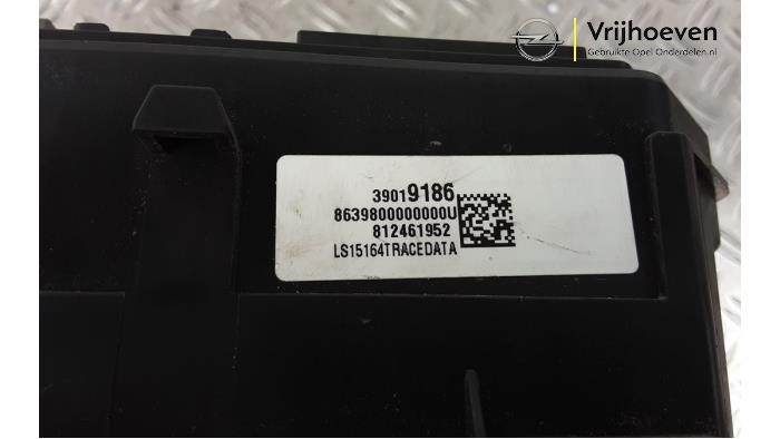 Fuse box Opel Astra K 1.4 Turbo 16V - 39019186 GM