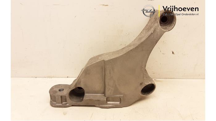 Usagé Support moteur Opel Astra K 1.4 Turbo 16V Prix € 30,00 Règlement à la marge proposé par Autodemontage Vrijhoeven B.V.