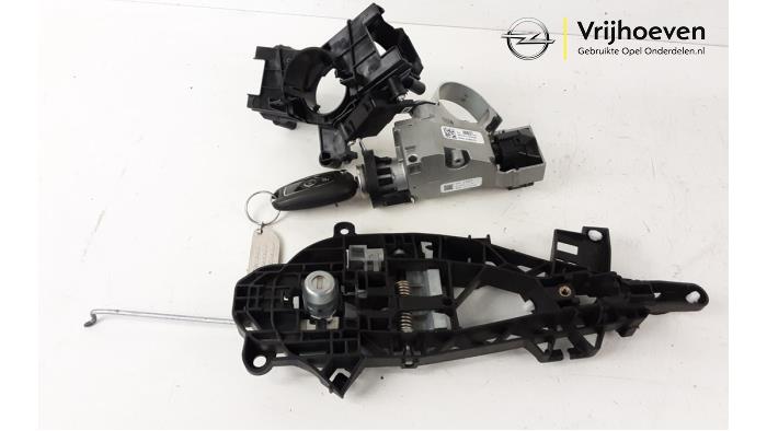 Set of locks from a Opel Astra K 1.4 Turbo 16V 2015