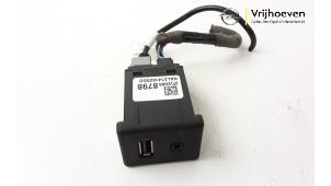 Used AUX / USB connection Opel Zafira Tourer (P12) 2.0 CDTI 16V 165 Ecotec Price € 20,00 Margin scheme offered by Autodemontage Vrijhoeven B.V.