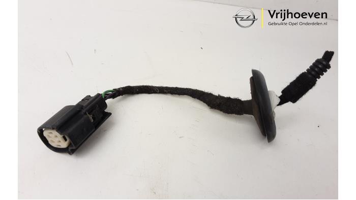 Używane Wtyk Opel Zafira Tourer (P12) 2.0 CDTI 16V 130 Ecotec Cena € 30,00 Procedura marży oferowane przez Autodemontage Vrijhoeven B.V.