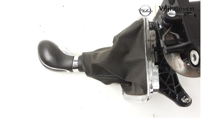 Gear stick from a Opel Zafira Tourer (P12) 2.0 CDTI 16V 160 Ecotec 2013