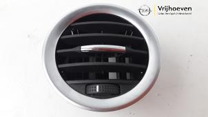 Usagé Grille aération tableau de bord Opel Adam 1.0 Ecotec 12V SIDI Turbo Prix € 15,00 Règlement à la marge proposé par Autodemontage Vrijhoeven B.V.