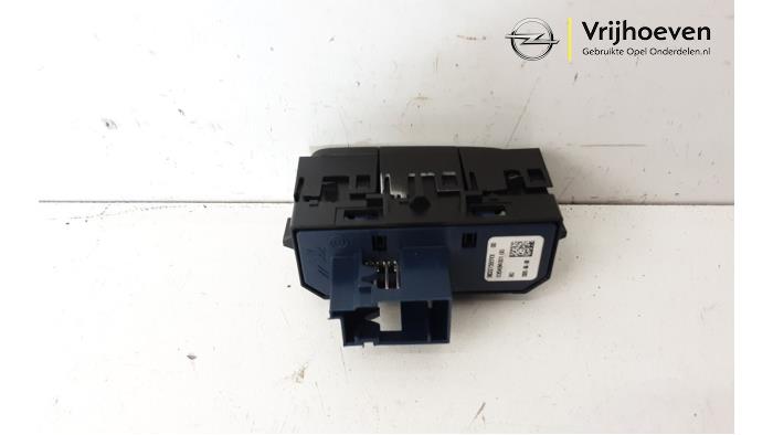 Switch (miscellaneous) from a Opel Corsa F (UB/UH/UP) 1.2 12V 75 2020
