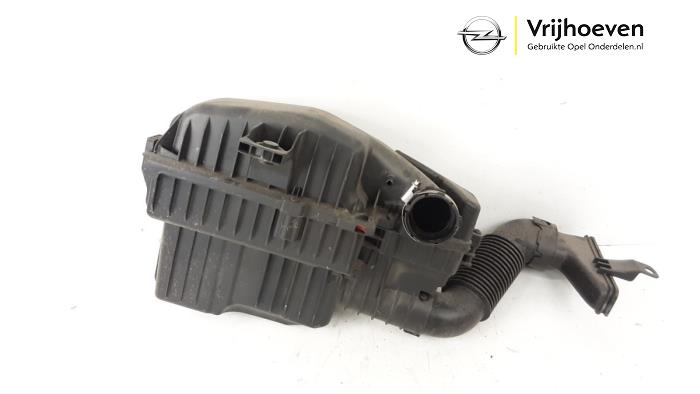 Gebrauchte Luftfiltergehäuse Opel Corsa F (UB/UH/UP) 1.2 12V 75 Preis € 30,00 Margenregelung angeboten von Autodemontage Vrijhoeven B.V.