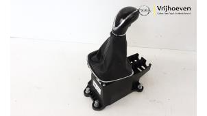 Używane Dzwignia zmiany biegów Opel Astra K 1.0 SIDI Turbo 12V Cena € 75,00 Procedura marży oferowane przez Autodemontage Vrijhoeven B.V.
