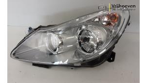 Używane Reflektor lewy Opel Corsa D 1.4 16V Twinport Cena € 100,00 Procedura marży oferowane przez Autodemontage Vrijhoeven B.V.