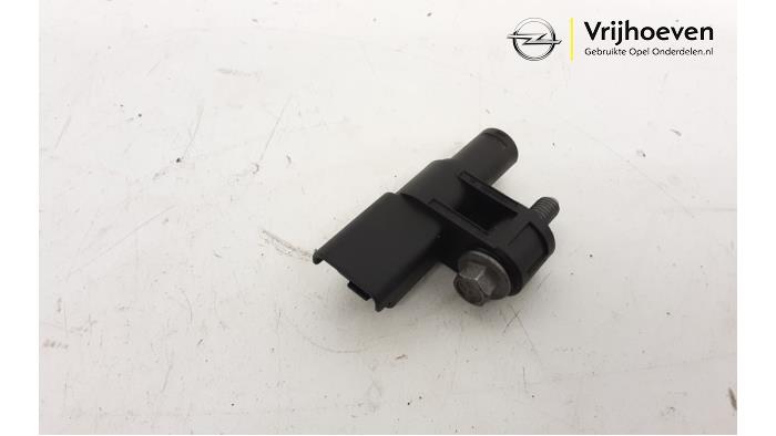 Camshaft sensor from a Opel Corsa F (UB/UH/UP) 1.2 12V 75 2020
