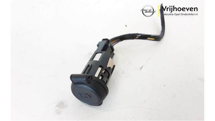 12 volt connection from a Opel Crossland/Crossland X 1.5 CDTI 100 2020