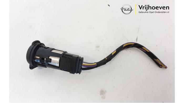 12 volt connection from a Opel Crossland/Crossland X 1.5 CDTI 100 2020
