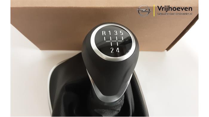 Botón de palanca de un Opel Corsa E 1.4 16V 2017