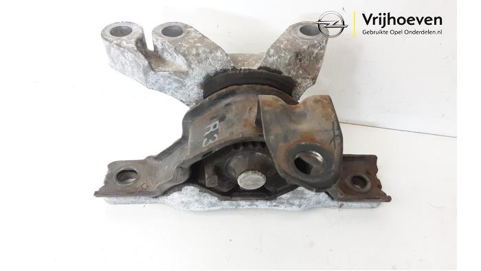 Used Engine mount Opel Antara (LA6) 3.2 V6 24V 4x4 Price € 25,00 Margin scheme offered by Autodemontage Vrijhoeven B.V.