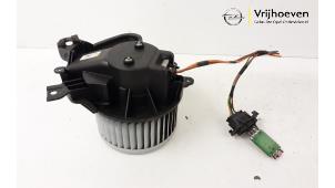 Usados Motor de ventilador de calefactor Opel Combo 1.6 CDTI 16V ecoFlex Precio € 35,00 Norma de margen ofrecido por Autodemontage Vrijhoeven B.V.
