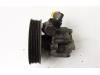 Power steering pump from a Opel Combo, 2012 / 2018 1.6 CDTI 16V ecoFlex, Delivery, Diesel, 1.598cc, 66kW (90pk), FWD, A16FDL, 2012-02 / 2018-12 2013