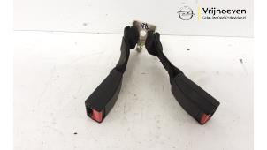 Usagé Insertion ceinture de sécurité arrière droite Opel Omega B (25/26/27) 2.6 V6 24V Prix € 15,00 Règlement à la marge proposé par Autodemontage Vrijhoeven B.V.