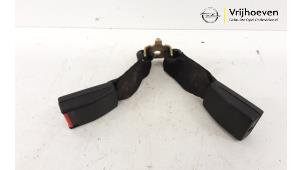 Usagé Insertion ceinture de sécurité arrière gauche Opel Omega B (25/26/27) 2.6 V6 24V Prix € 15,00 Règlement à la marge proposé par Autodemontage Vrijhoeven B.V.