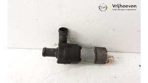Usagé Pompe à eau supplémentaire Opel Omega B (25/26/27) 2.6 V6 24V Prix € 40,00 Règlement à la marge proposé par Autodemontage Vrijhoeven B.V.