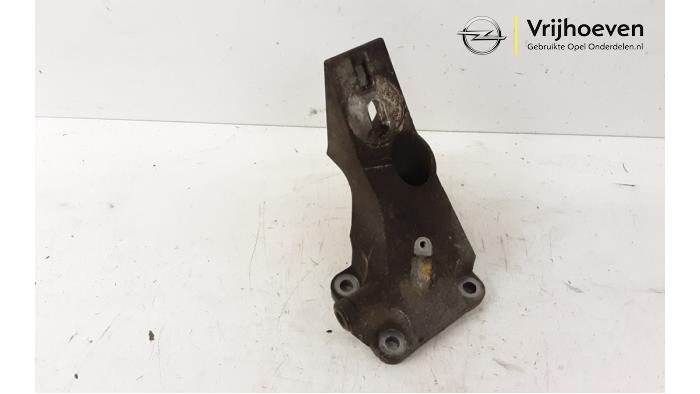 Usagé Support moteur Opel Omega B (25/26/27) 2.6 V6 24V Prix € 25,00 Règlement à la marge proposé par Autodemontage Vrijhoeven B.V.