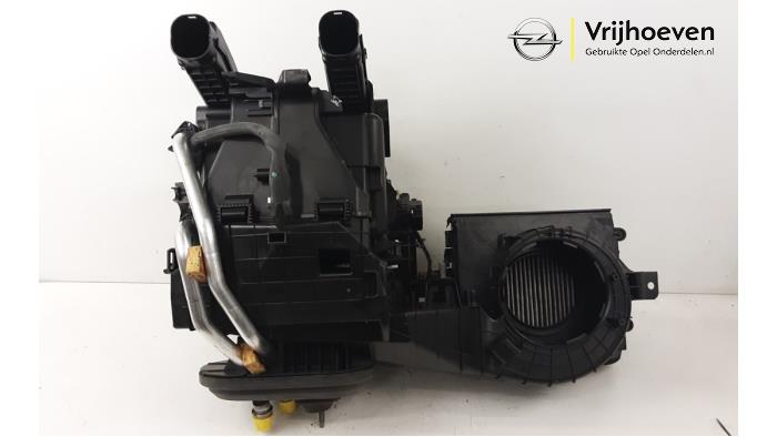 Heater housing from a Opel Astra J Sports Tourer (PD8/PE8/PF8) 1.6 Turbo 16V 2011