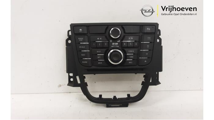 Radio control panel from a Opel Astra J Sports Tourer (PD8/PE8/PF8) 1.6 Turbo 16V 2011
