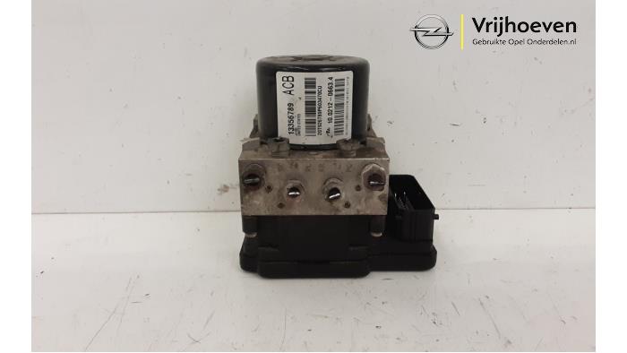 Usagé Pompe ABS Opel Astra J Sports Tourer (PD8/PE8/PF8) 1.6 Turbo 16V Prix € 250,00 Règlement à la marge proposé par Autodemontage Vrijhoeven B.V.