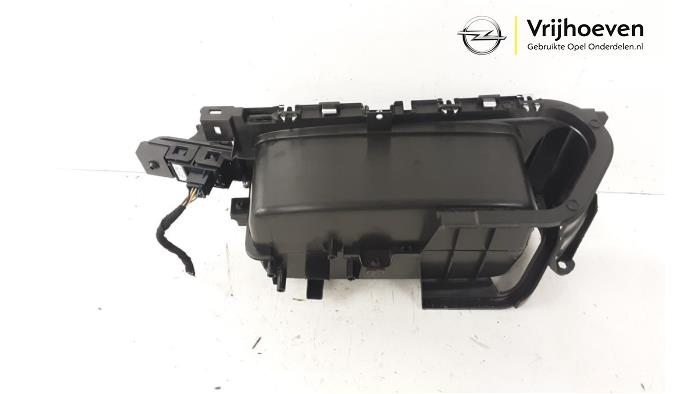 Cup holder from a Opel Astra K Sports Tourer 1.6 CDTI 136 16V 2018
