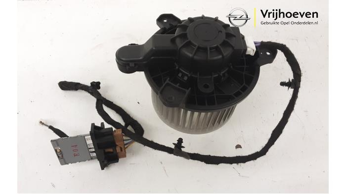 Heating and ventilation fan motor from a Opel Karl 1.0 12V 2016