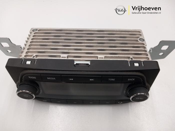 Używane Modul radiowy Opel Karl 1.0 12V Cena € 80,00 Procedura marży oferowane przez Autodemontage Vrijhoeven B.V.