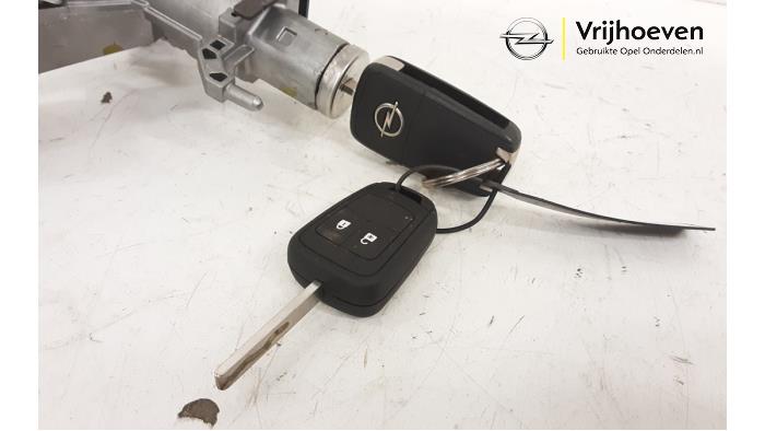 Cerradura de contacto y llave de un Opel Adam 1.4 16V 2018