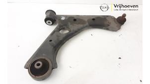 Usagé Bras de suspension avant droit Opel Adam 1.4 16V Prix € 20,00 Règlement à la marge proposé par Autodemontage Vrijhoeven B.V.