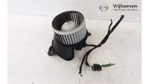 Usagé Moteur de ventilation chauffage Opel Corsa E 1.3 CDTi 16V ecoFLEX Prix € 30,00 Règlement à la marge proposé par Autodemontage Vrijhoeven B.V.