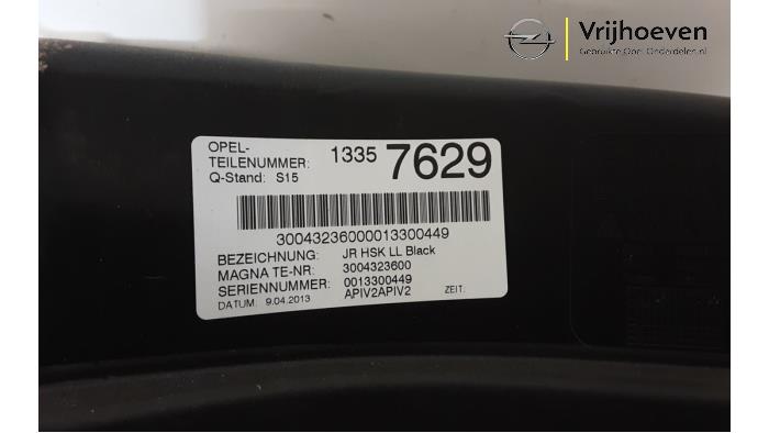Schowek w desce rozdzielczej z Opel Adam 1.2 16V 2013