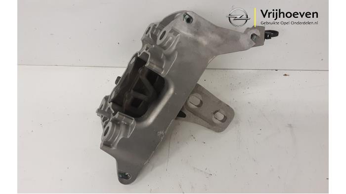 Engine mount from a Opel Corsa F (UB/UH/UP) 1.2 12V 75 2022