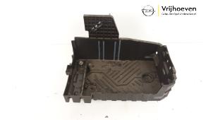 Used Battery box Opel Corsa F (UB/UH/UP) 1.2 12V 75 Price € 15,00 Margin scheme offered by Autodemontage Vrijhoeven B.V.