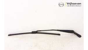 Used Front wiper arm Opel Astra K 1.4 Turbo 16V Price € 20,00 Margin scheme offered by Autodemontage Vrijhoeven B.V.