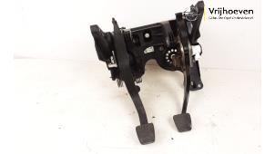 Używane Zestaw pedalów Opel Astra K 1.4 Turbo 16V Cena € 150,00 Procedura marży oferowane przez Autodemontage Vrijhoeven B.V.