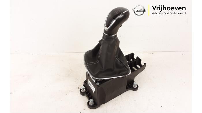 Gear stick from a Opel Astra K 1.4 Turbo 16V 2016