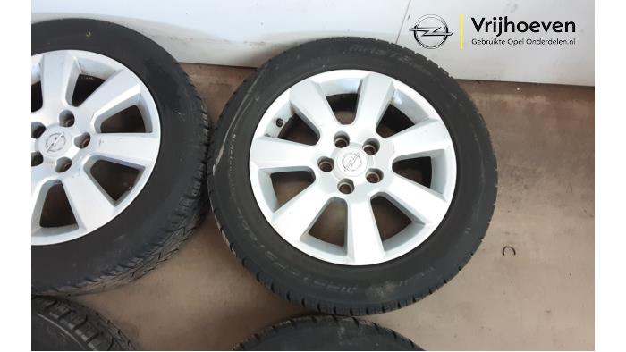Set of wheels + tyres from a Opel Vectra C Caravan 2.2 DIG 16V 2004