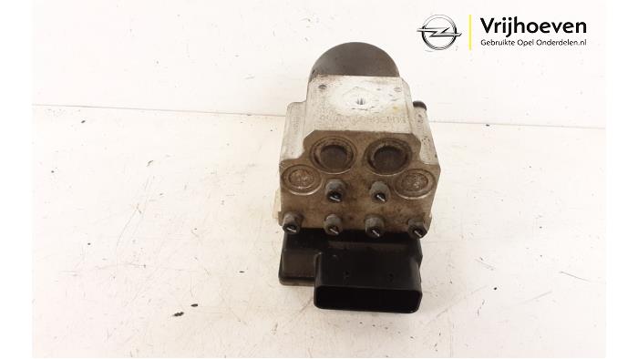 Begagnade ABS-pump Opel Vectra C Caravan 2.2 DIG 16V Pris € 30,00 Marginaltabell erbjuds av Autodemontage Vrijhoeven B.V.