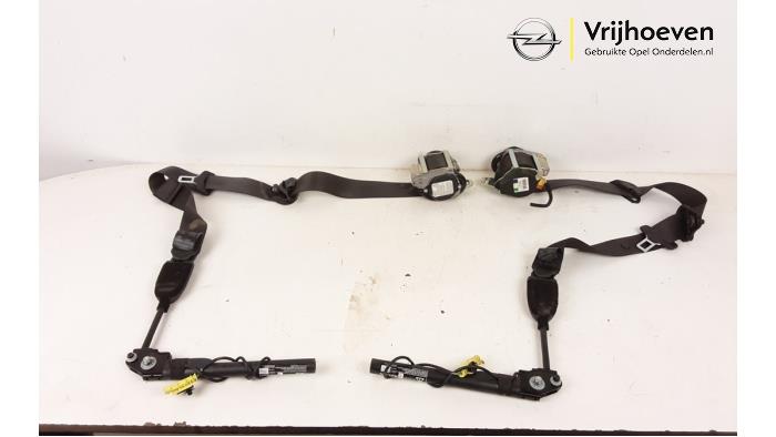 Set of seatbelt tensioners from a Opel Zafira Tourer (P12) 2.0 CDTI 16V 165 Ecotec 2014