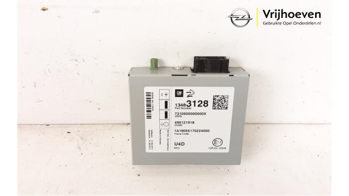 Używane Modul DAB Opel Mokka/Mokka X 1.4 Turbo 16V 4x2 Cena € 90,00 Procedura marży oferowane przez Autodemontage Vrijhoeven B.V.