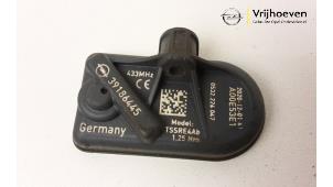 Usados Sensor de presión de neumáticos Opel Astra K 1.5 CDTi 105 12V Precio € 20,00 Norma de margen ofrecido por Autodemontage Vrijhoeven B.V.