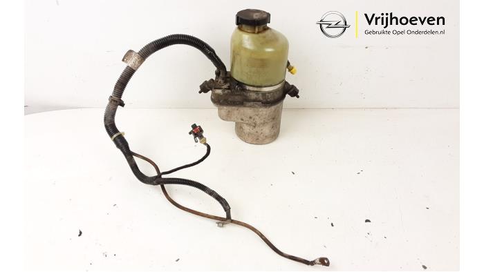 Power steering pump from a Opel Astra H (L48) 1.6 16V Twinport 2005