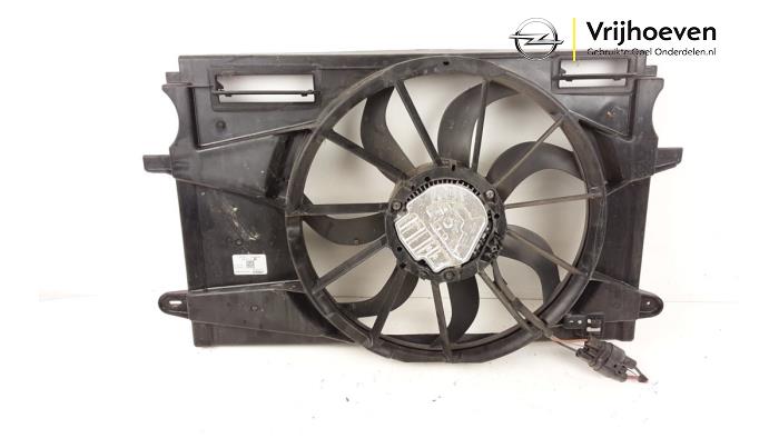 Cooling fan housing from a Opel Astra K Sports Tourer 1.0 Turbo 12V 2018