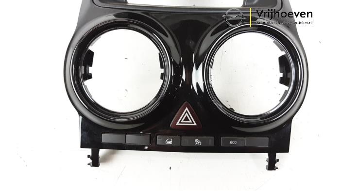 Middle console from a Opel Corsa D 1.3 CDTi 16V ecoFLEX 2013