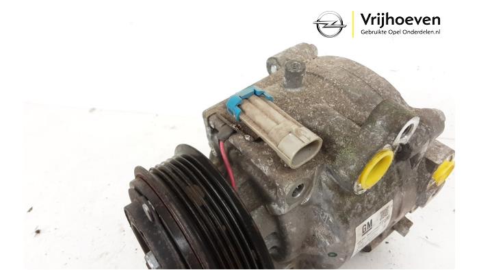 Air conditioning pump from a Vauxhall Mokka/Mokka X 1.4 Turbo 16V 4x4 2015