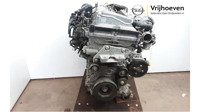 Motor de un Opel Astra K 1.6 SIDI Eco Turbo 16V 2018